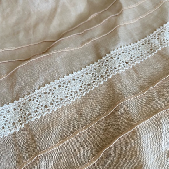 THE ODELLS Top • Small • wide sleeves, tie waist, crochet lace detail - Picture 2 of 5